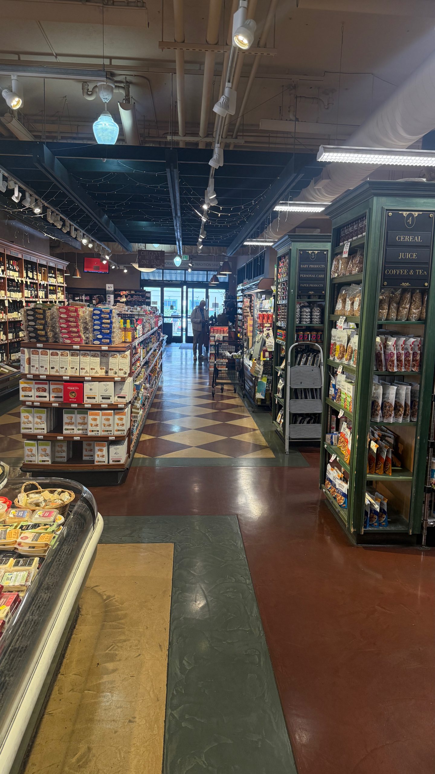 Retail grocery aisle